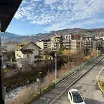 Calm & Cozy With Parking In